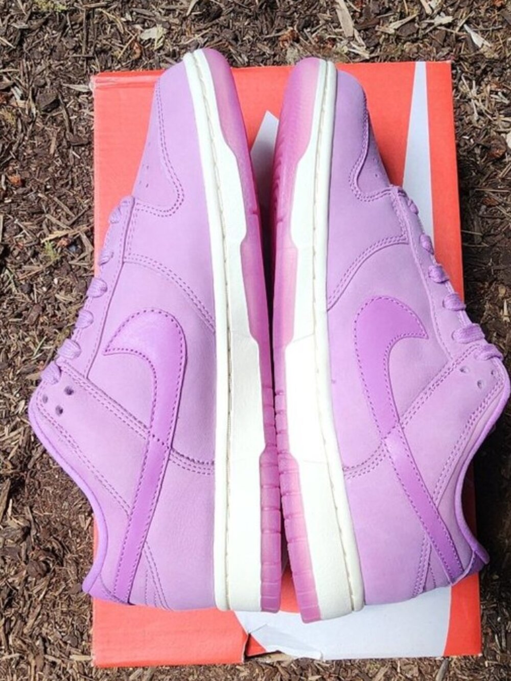NIB fuchsia Nike Dunk Low PRM MF Women's size 7.5, Youth 6 👟 NWT 👟 NEW 👟